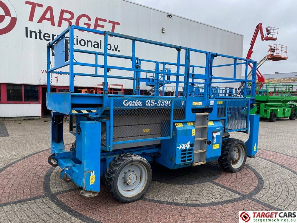 Genie GS-3390RT Diesel 4x4 Scissor Work Lift 1206cm - מעלית מספריים: תמונה 1 Genie GS-3390RT Diesel 4x4 Scissor Work Lift 1206cm - מעלית מספריים: תמונה 1