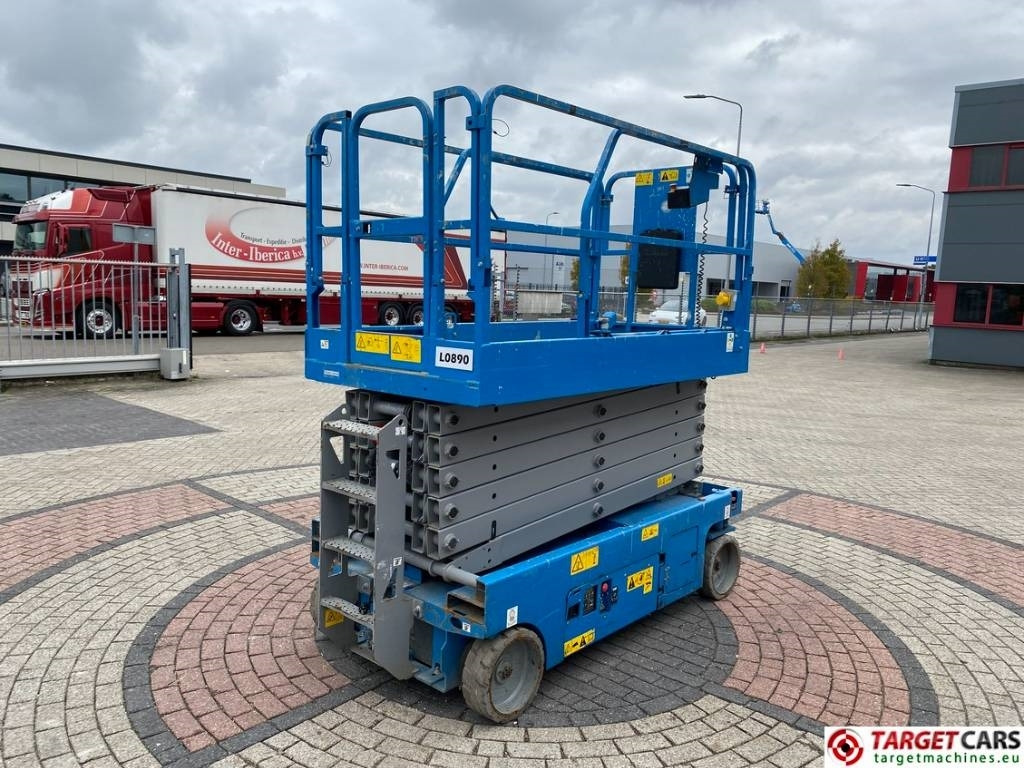 Genie GS-4047 Electric Scissor Work Lift 1389cm - מעלית מספריים: תמונה 3 Genie GS-4047 Electric Scissor Work Lift 1389cm - מעלית מספריים: תמונה 3