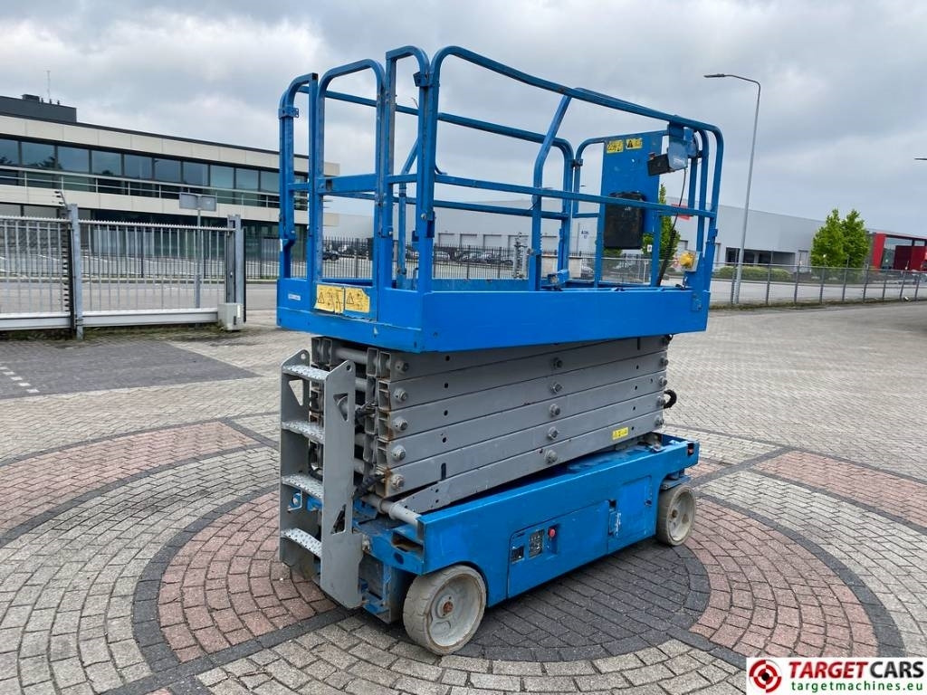 Genie GS-4047 Electric Scissor Work Lift 1389cm - מעלית מספריים: תמונה 3 Genie GS-4047 Electric Scissor Work Lift 1389cm - מעלית מספריים: תמונה 3