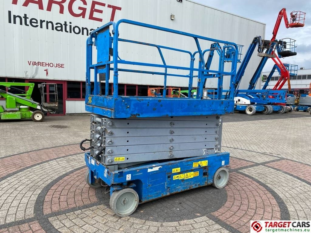 Genie GS-4047 Electric Scissor Work Lift 1389cm - מעלית מספריים: תמונה 1 Genie GS-4047 Electric Scissor Work Lift 1389cm - מעלית מספריים: תמונה 1