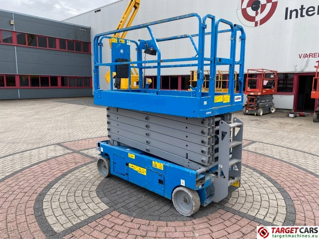 Genie GS-4047 Electric Scissor Work Lift 1389cm - מעלית מספריים: תמונה 4 Genie GS-4047 Electric Scissor Work Lift 1389cm - מעלית מספריים: תמונה 4