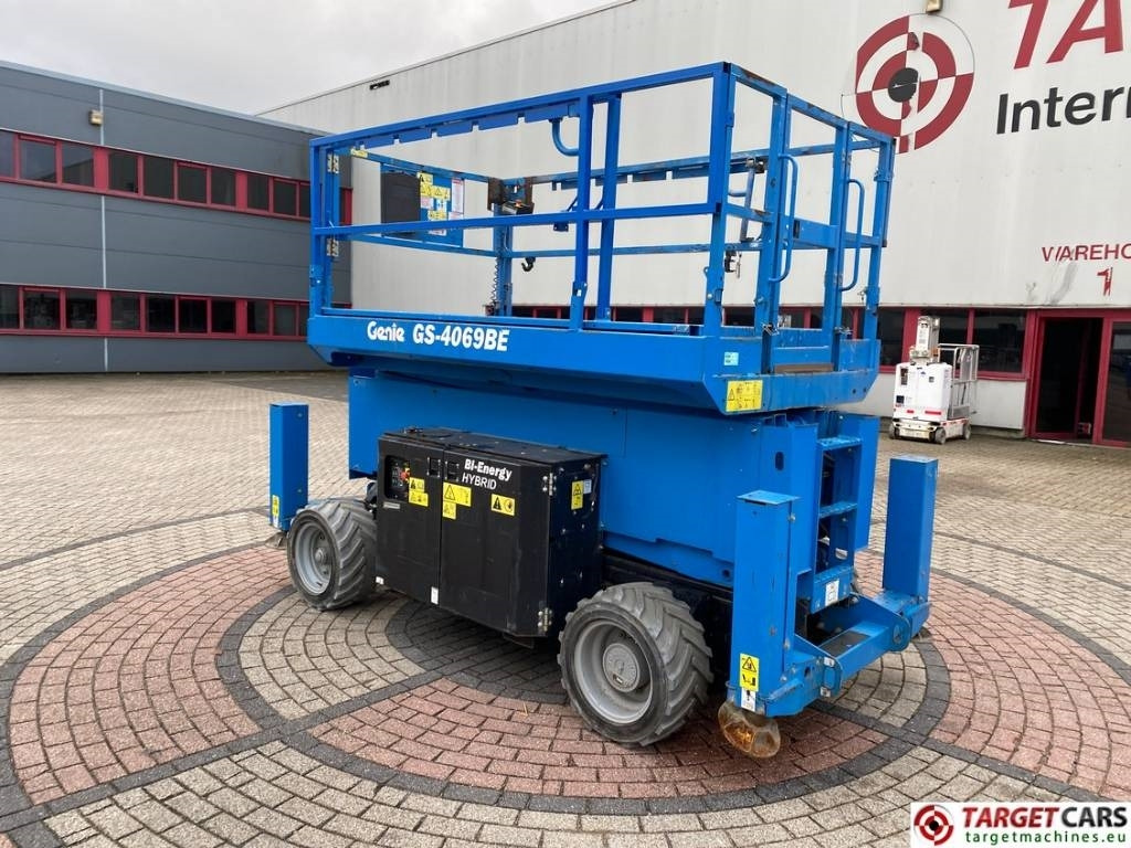 Genie GS-4069BE HyBrid Scissor Work Lift 1412cm - מעלית מספריים: תמונה 4 Genie GS-4069BE HyBrid Scissor Work Lift 1412cm - מעלית מספריים: תמונה 4