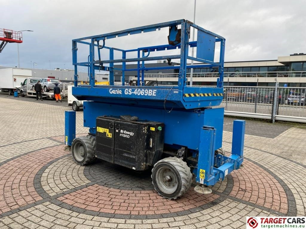 Genie GS-4069BE HyBrid Scissor Work Lift 1412cm - מעלית מספריים: תמונה 2 Genie GS-4069BE HyBrid Scissor Work Lift 1412cm - מעלית מספריים: תמונה 2