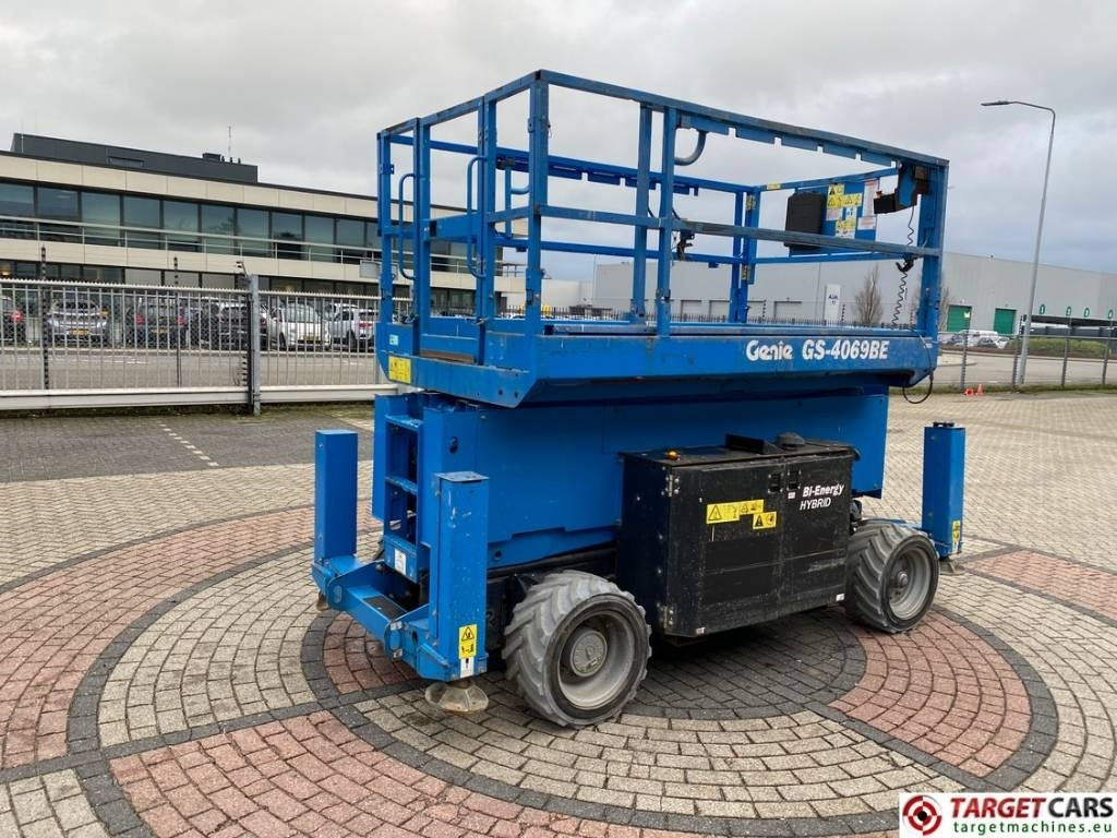 Genie GS-4069BE HyBrid Scissor Work Lift 1412cm - מעלית מספריים: תמונה 3 Genie GS-4069BE HyBrid Scissor Work Lift 1412cm - מעלית מספריים: תמונה 3