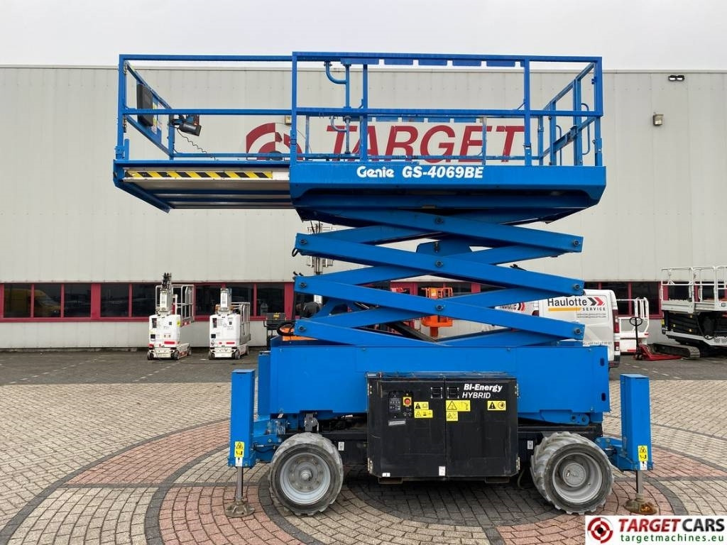 Genie GS-4069BE HyBrid Scissor Work Lift 1412cm - מעלית מספריים: תמונה 5 Genie GS-4069BE HyBrid Scissor Work Lift 1412cm - מעלית מספריים: תמונה 5