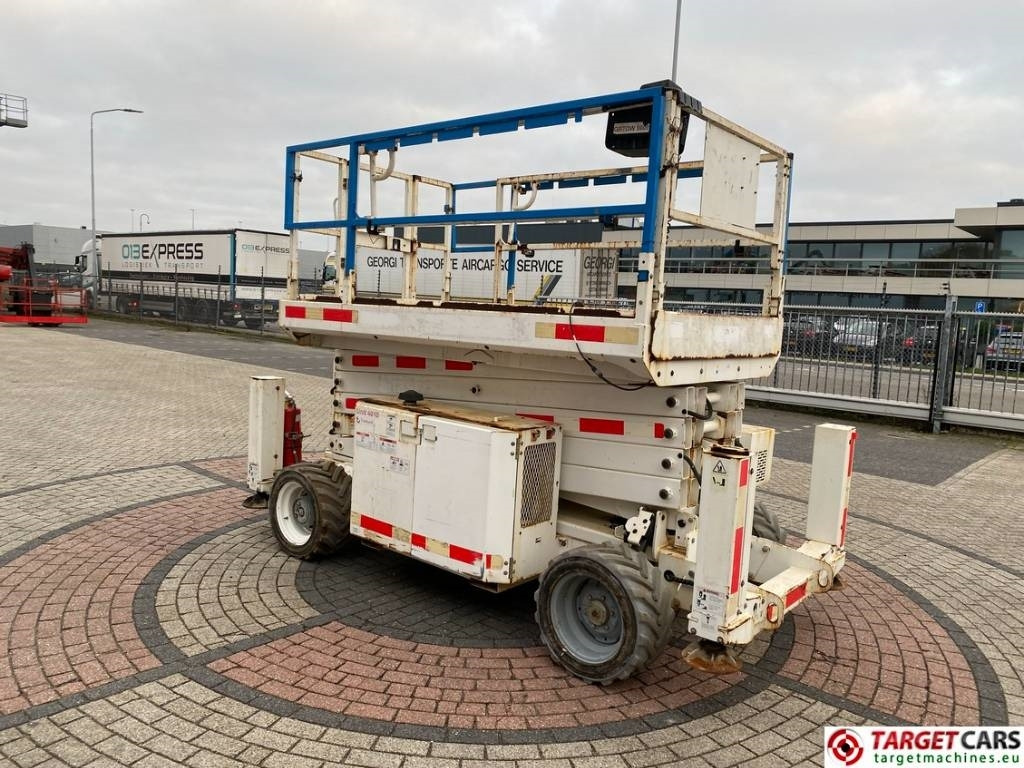 Genie GS-4069RT Diesel 4x4 Scissor Work Lift 1412cm - מעלית מספריים: תמונה 2 Genie GS-4069RT Diesel 4x4 Scissor Work Lift 1412cm - מעלית מספריים: תמונה 2