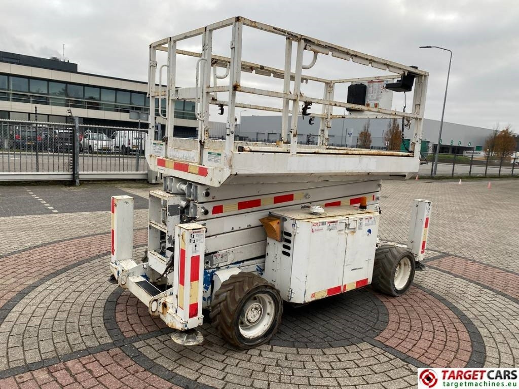 Genie GS-4069RT Diesel 4x4 Scissor Work Lift 1412cm - מעלית מספריים: תמונה 3 Genie GS-4069RT Diesel 4x4 Scissor Work Lift 1412cm - מעלית מספריים: תמונה 3