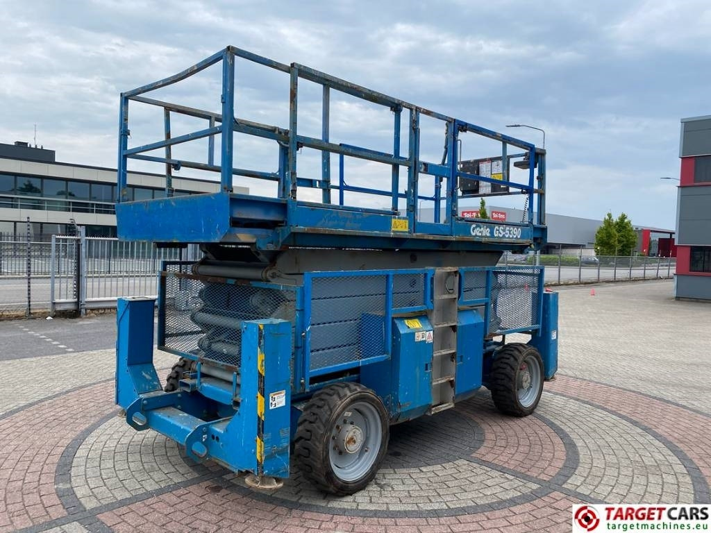 Genie GS-5390RT Diesel 4x4 Scissor Work Lift 1815cm - מעלית מספריים: תמונה 3 Genie GS-5390RT Diesel 4x4 Scissor Work Lift 1815cm - מעלית מספריים: תמונה 3