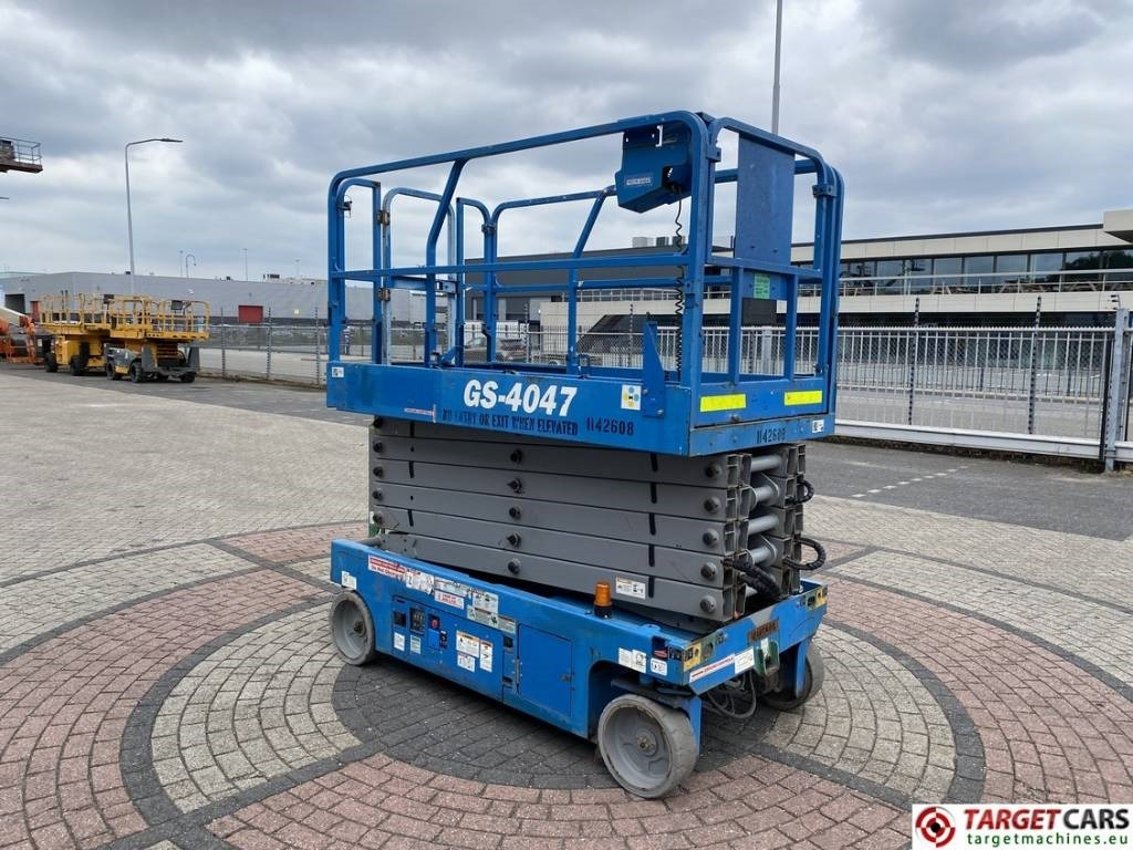 Genie GS4047 Electric 4047 Scissor Work Lift 1389cm - מעלית מספריים: תמונה 2 Genie GS4047 Electric 4047 Scissor Work Lift 1389cm - מעלית מספריים: תמונה 2