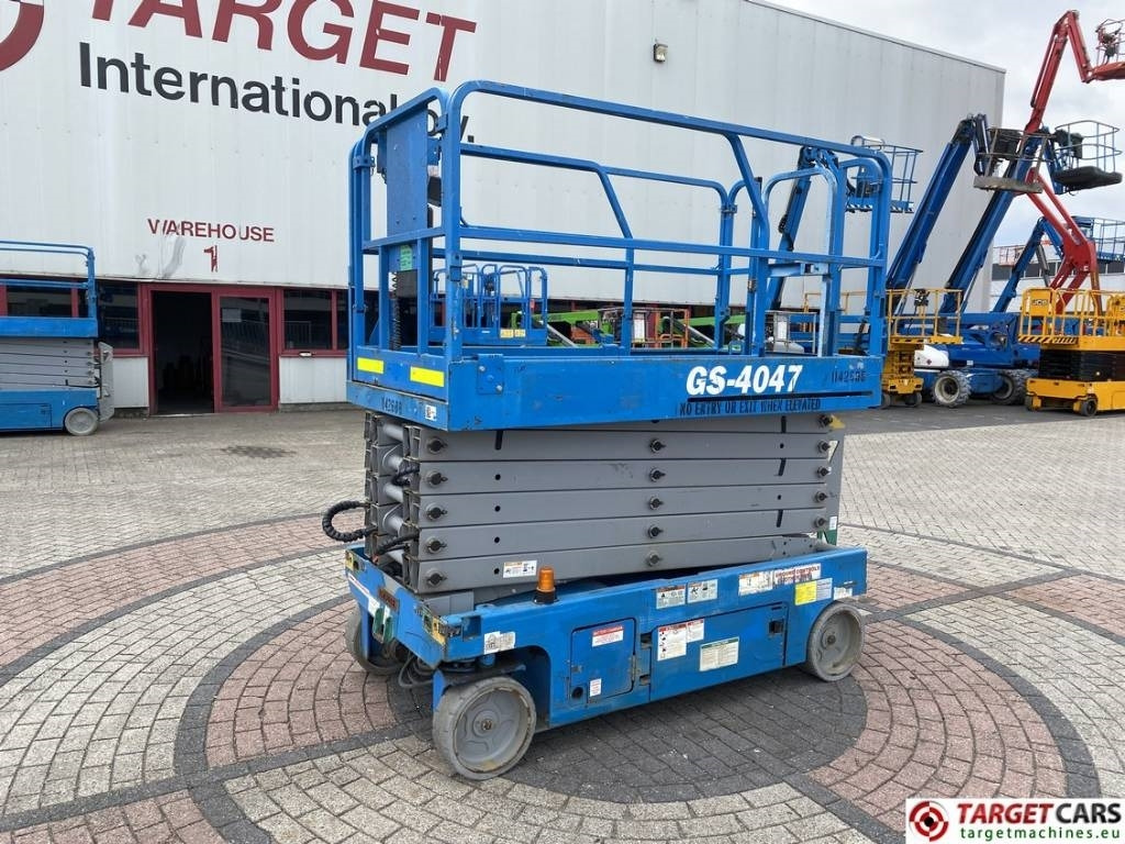 Genie GS4047 Electric 4047 Scissor Work Lift 1389cm - מעלית מספריים: תמונה 1 Genie GS4047 Electric 4047 Scissor Work Lift 1389cm - מעלית מספריים: תמונה 1