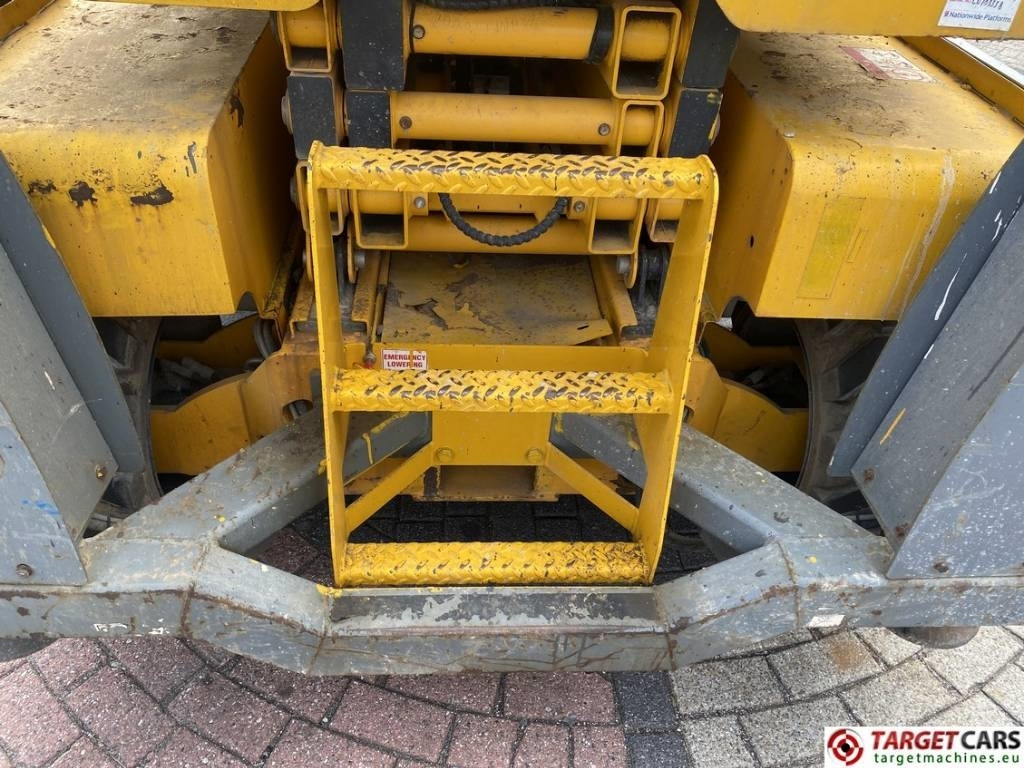 מעלית מספריים Haulotte Compact 10DX Diesel 4x4 Scissor 1015cm DEFECT: תמונה 15 מעלית מספריים Haulotte Compact 10DX Diesel 4x4 Scissor 1015cm DEFECT: תמונה 15