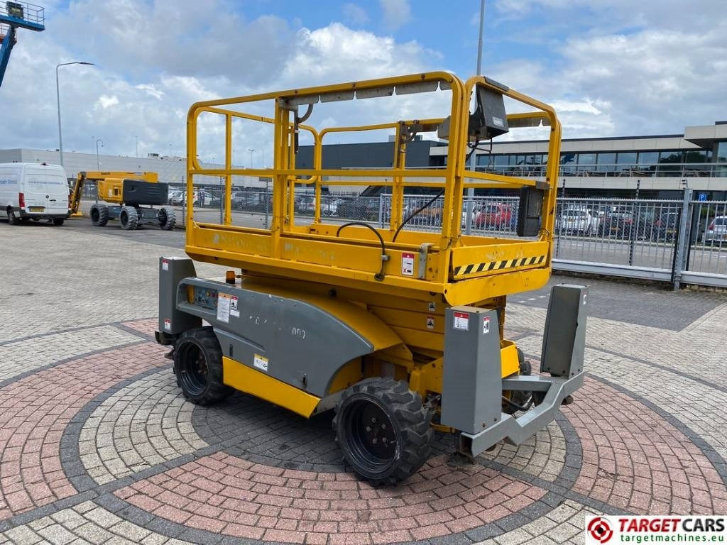 Haulotte Compact 10DX Diesel 4x4 Scissor Work Lift 1015cm - מעלית מספריים: תמונה 2 Haulotte Compact 10DX Diesel 4x4 Scissor Work Lift 1015cm - מעלית מספריים: תמונה 2