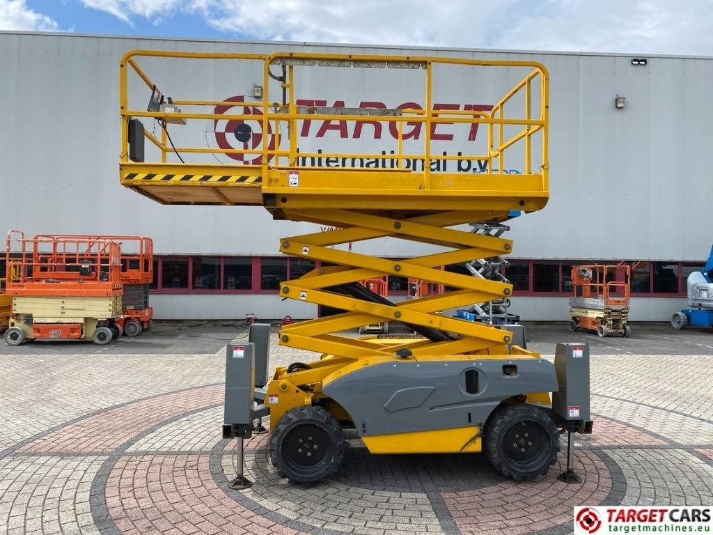 Haulotte Compact 10DX Diesel 4x4 Scissor Work Lift 1015cm - מעלית מספריים: תמונה 5 Haulotte Compact 10DX Diesel 4x4 Scissor Work Lift 1015cm - מעלית מספריים: תמונה 5