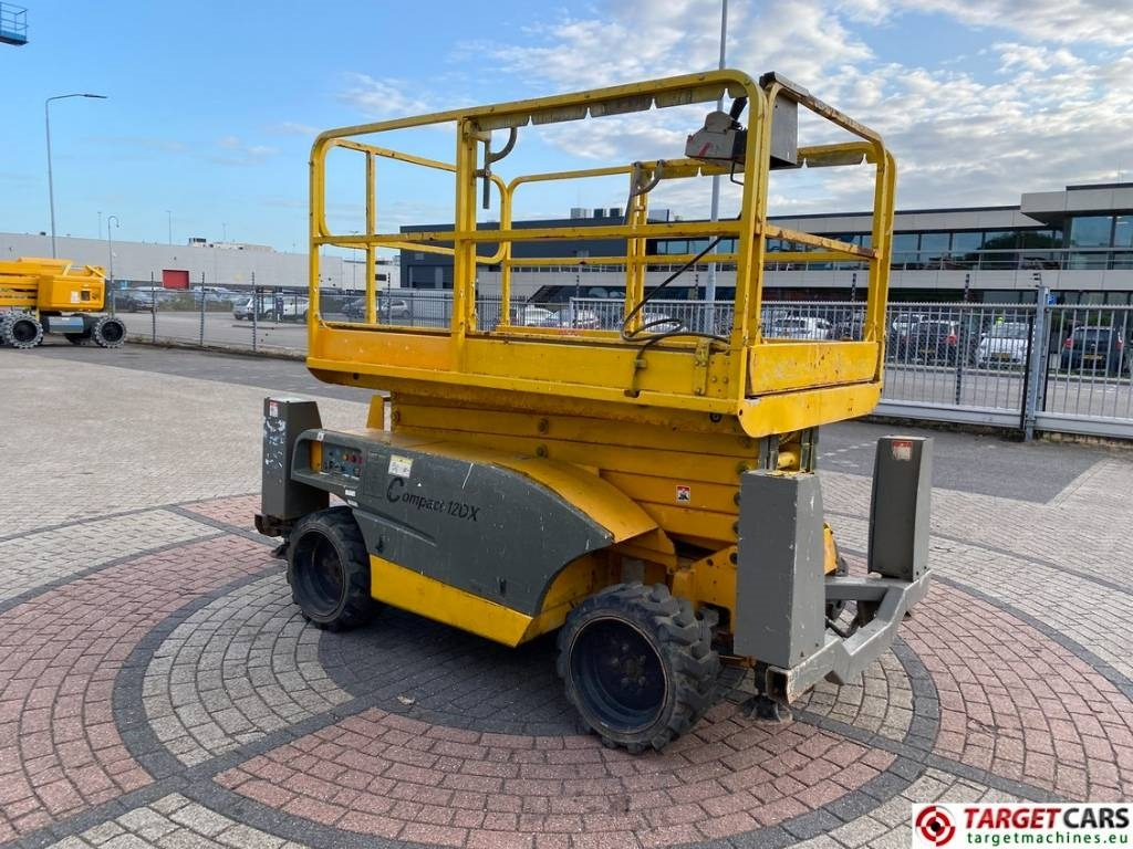 Haulotte Compact 12DX Diesel 4x4 Scissor Work Lift 1206cm - מעלית מספריים: תמונה 2 Haulotte Compact 12DX Diesel 4x4 Scissor Work Lift 1206cm - מעלית מספריים: תמונה 2