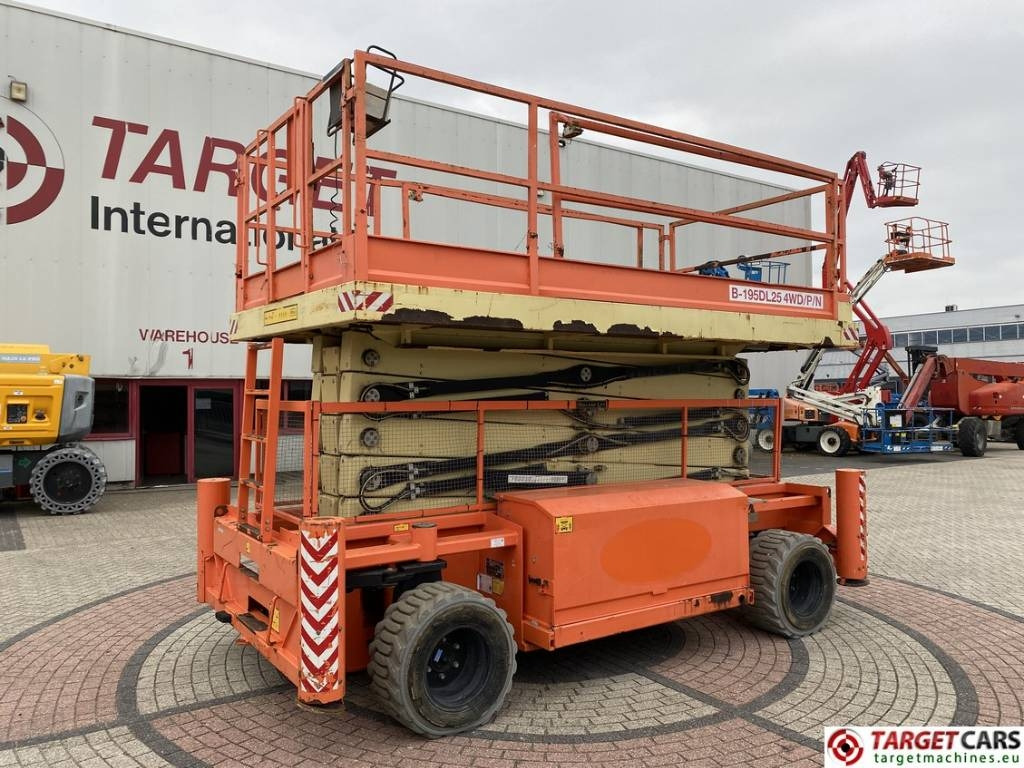 Holland Lift B195DL-25 Diesel 4x4 Scissor Work Lift 2150cm - מעלית מספריים: תמונה 1 Holland Lift B195DL-25 Diesel 4x4 Scissor Work Lift 2150cm - מעלית מספריים: תמונה 1