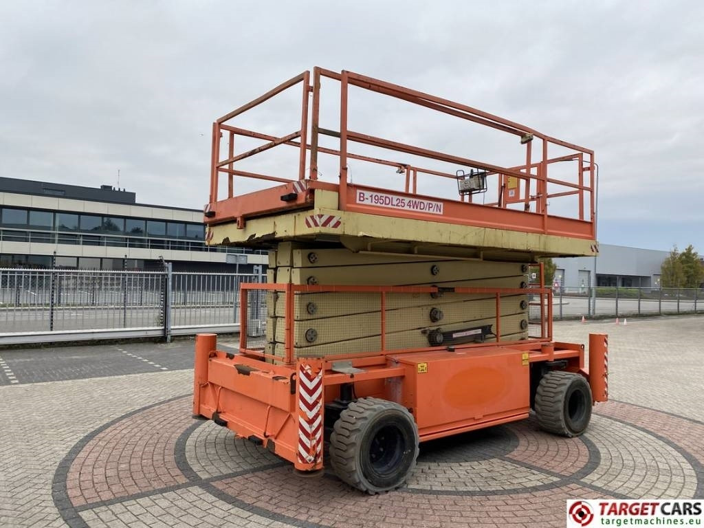 Holland Lift B195DL-25 Diesel 4x4 Scissor Work Lift 2150cm - מעלית מספריים: תמונה 3 Holland Lift B195DL-25 Diesel 4x4 Scissor Work Lift 2150cm - מעלית מספריים: תמונה 3