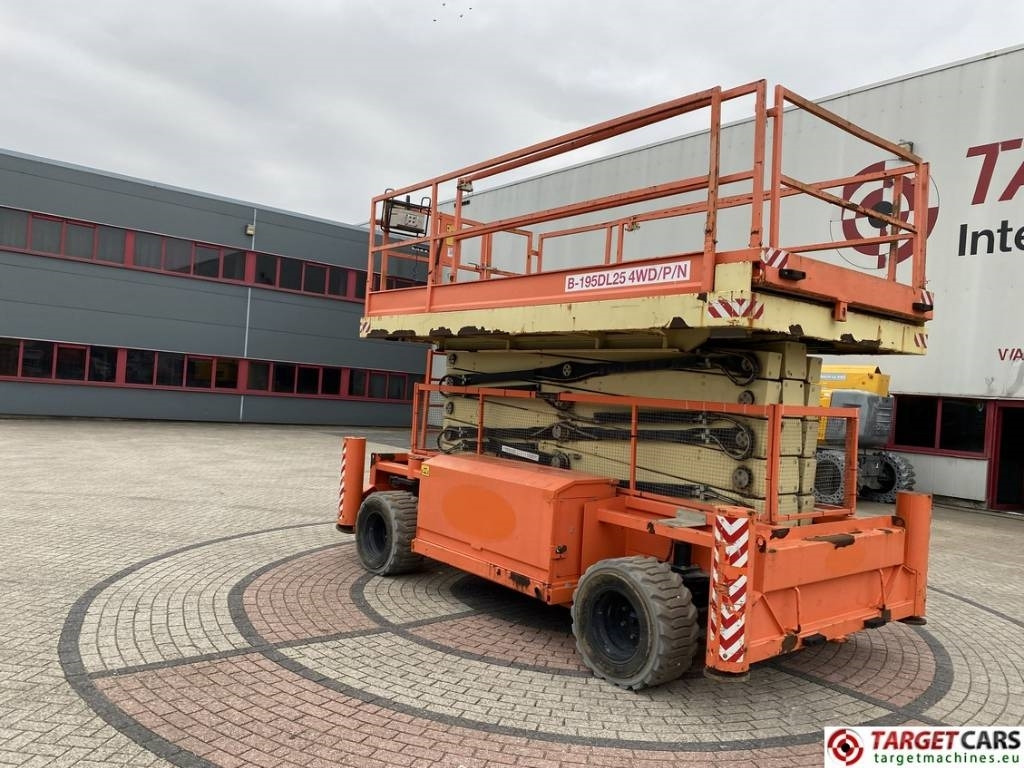Holland Lift B195DL-25 Diesel 4x4 Scissor Work Lift 2150cm - מעלית מספריים: תמונה 4 Holland Lift B195DL-25 Diesel 4x4 Scissor Work Lift 2150cm - מעלית מספריים: תמונה 4