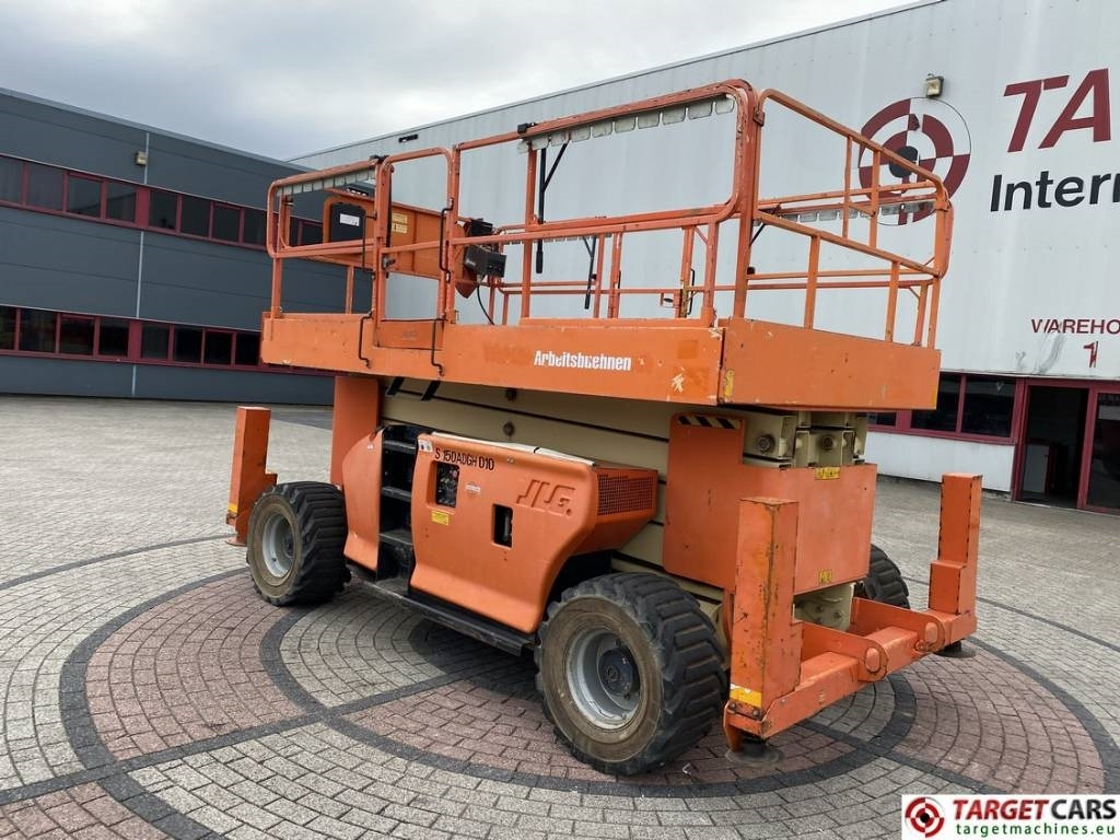 JLG 4394RT Diesel 4x4 Scissor Work Lift 1511cm - מעלית מספריים: תמונה 4 JLG 4394RT Diesel 4x4 Scissor Work Lift 1511cm - מעלית מספריים: תמונה 4