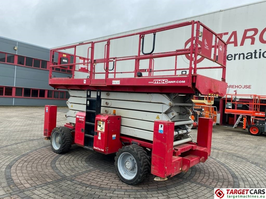 MEC 6092RT Diesel 4x4 Scissor Work LIft 2020cm - מעלית מספריים: תמונה 4 MEC 6092RT Diesel 4x4 Scissor Work LIft 2020cm - מעלית מספריים: תמונה 4