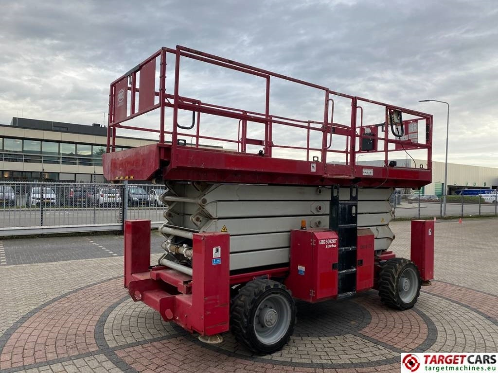 MEC 6092RT Diesel 4x4 Scissor Work Lift 2020cm - מעלית מספריים: תמונה 3 MEC 6092RT Diesel 4x4 Scissor Work Lift 2020cm - מעלית מספריים: תמונה 3