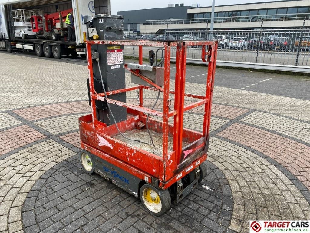 SkyJack SJ16 Electric Vertical Mast Work Lift 675cm - מעלית תורן אנכית: תמונה 2 SkyJack SJ16 Electric Vertical Mast Work Lift 675cm - מעלית תורן אנכית: תמונה 2