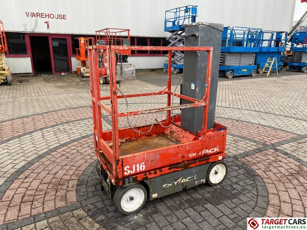 SkyJack SJ16 Electric Vertical Mast Work Lift 675cm - מעלית תורן אנכית: תמונה 1 SkyJack SJ16 Electric Vertical Mast Work Lift 675cm - מעלית תורן אנכית: תמונה 1