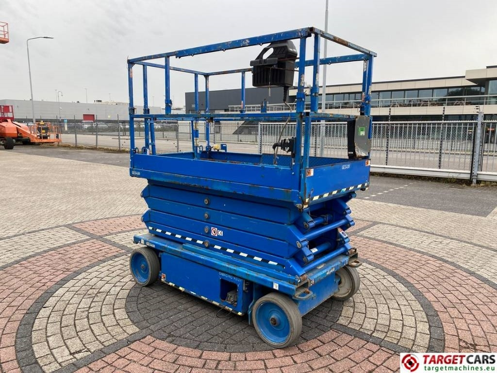 SkyJack SJ4732 Electric 4732 Scissor Work Lift 1165cm - מעלית מספריים: תמונה 2 SkyJack SJ4732 Electric 4732 Scissor Work Lift 1165cm - מעלית מספריים: תמונה 2