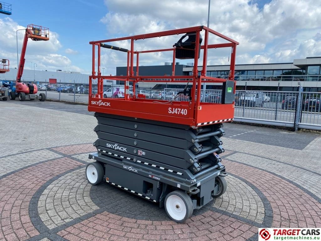 SkyJack SJ4740 Electric 4740 Scissor Work Lift 1380cm - מעלית מספריים: תמונה 2 SkyJack SJ4740 Electric 4740 Scissor Work Lift 1380cm - מעלית מספריים: תמונה 2