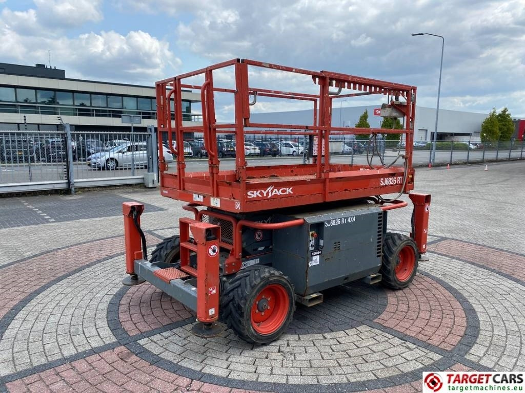 SkyJack SJ6826 RT Diesel 4x4 Scissor 6826 Work Lift 992cm - מעלית מספריים: תמונה 3 SkyJack SJ6826 RT Diesel 4x4 Scissor 6826 Work Lift 992cm - מעלית מספריים: תמונה 3