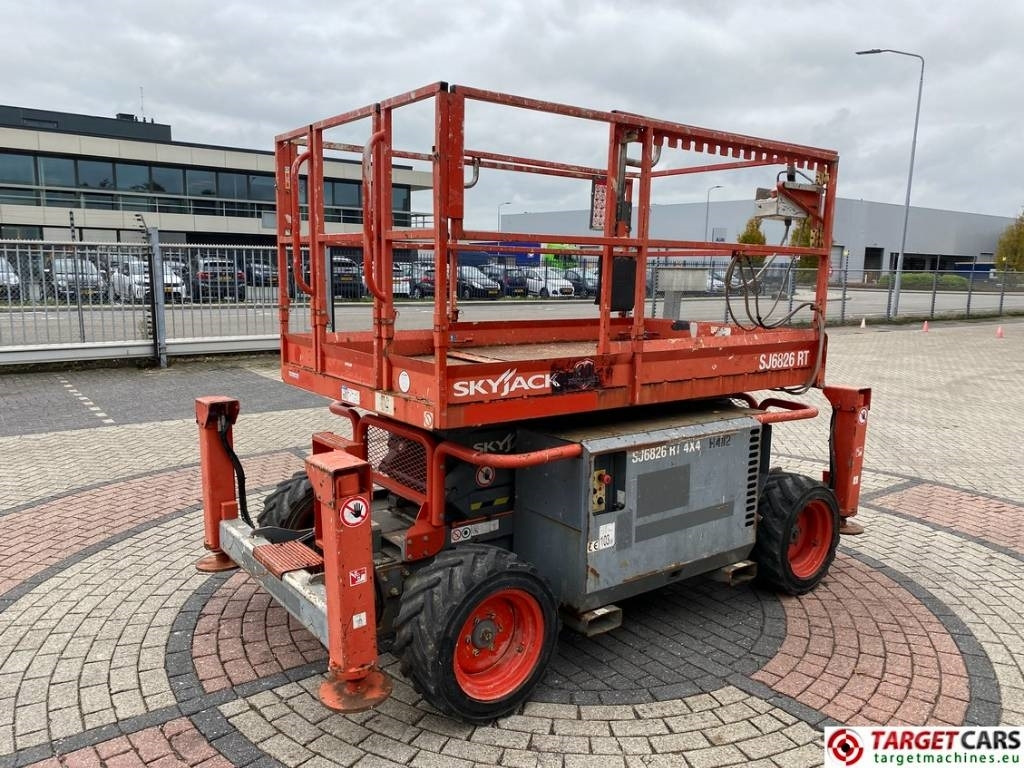 SkyJack SJ6826 RT Diesel 4x4 Scissor Work Lift 992cm - מעלית מספריים: תמונה 3 SkyJack SJ6826 RT Diesel 4x4 Scissor Work Lift 992cm - מעלית מספריים: תמונה 3