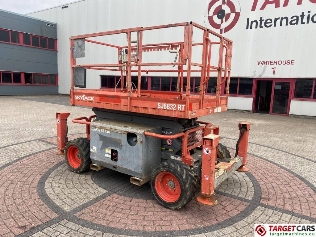 SkyJack SJ6832 RT Diesel 4x4 Scissor Work Lift 1180cm - מעלית מספריים: תמונה 4 SkyJack SJ6832 RT Diesel 4x4 Scissor Work Lift 1180cm - מעלית מספריים: תמונה 4