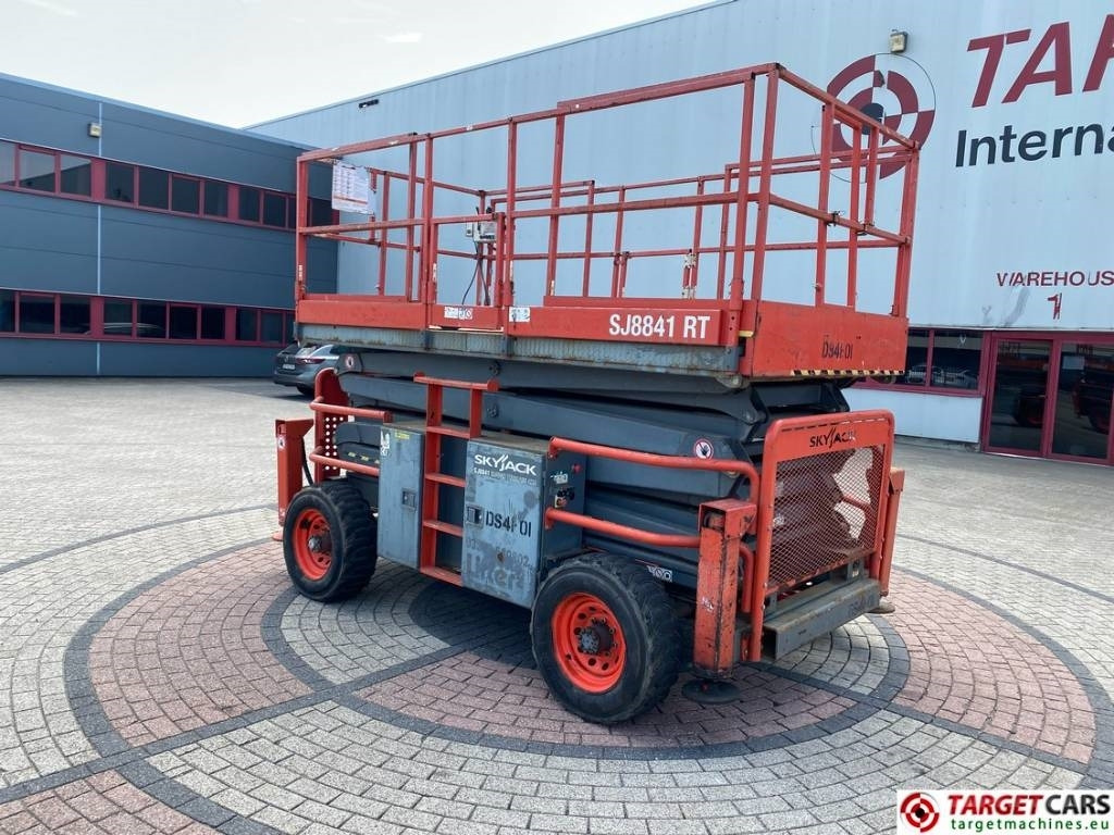 SkyJack SJ8841 RT Diesel 4x4 Scissor Work Lift 1430cm - מעלית מספריים: תמונה 4 SkyJack SJ8841 RT Diesel 4x4 Scissor Work Lift 1430cm - מעלית מספריים: תמונה 4