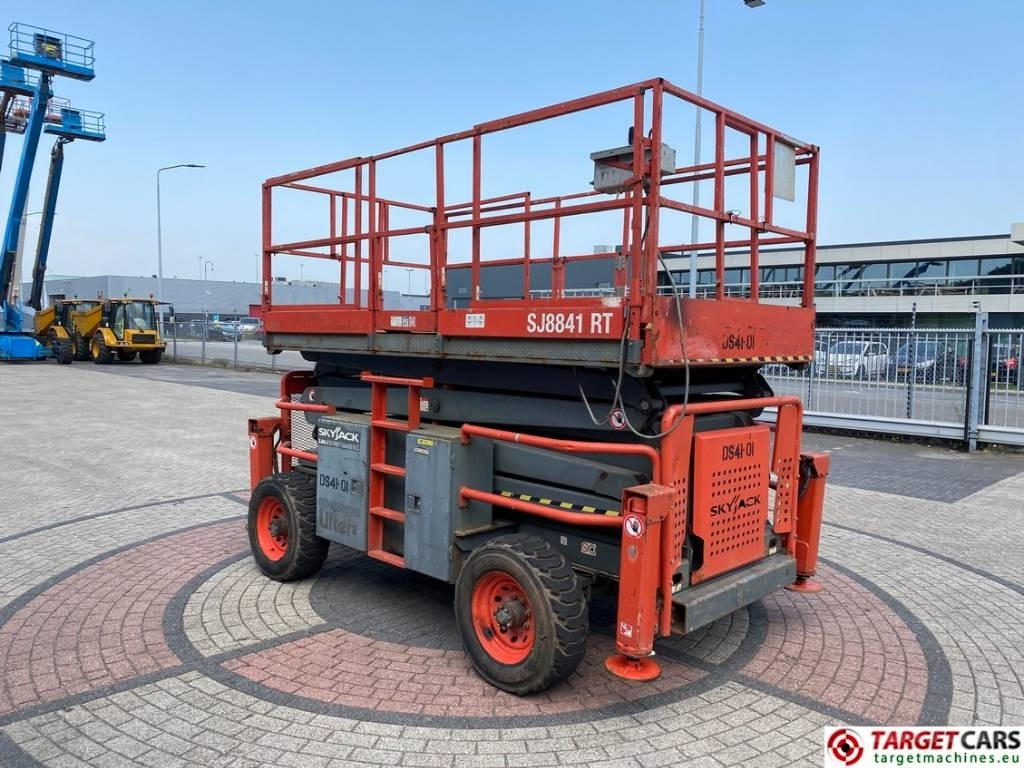 SkyJack SJ8841 RT Diesel 4x4 Scissor Work Lift 1430cm - מעלית מספריים: תמונה 2 SkyJack SJ8841 RT Diesel 4x4 Scissor Work Lift 1430cm - מעלית מספריים: תמונה 2