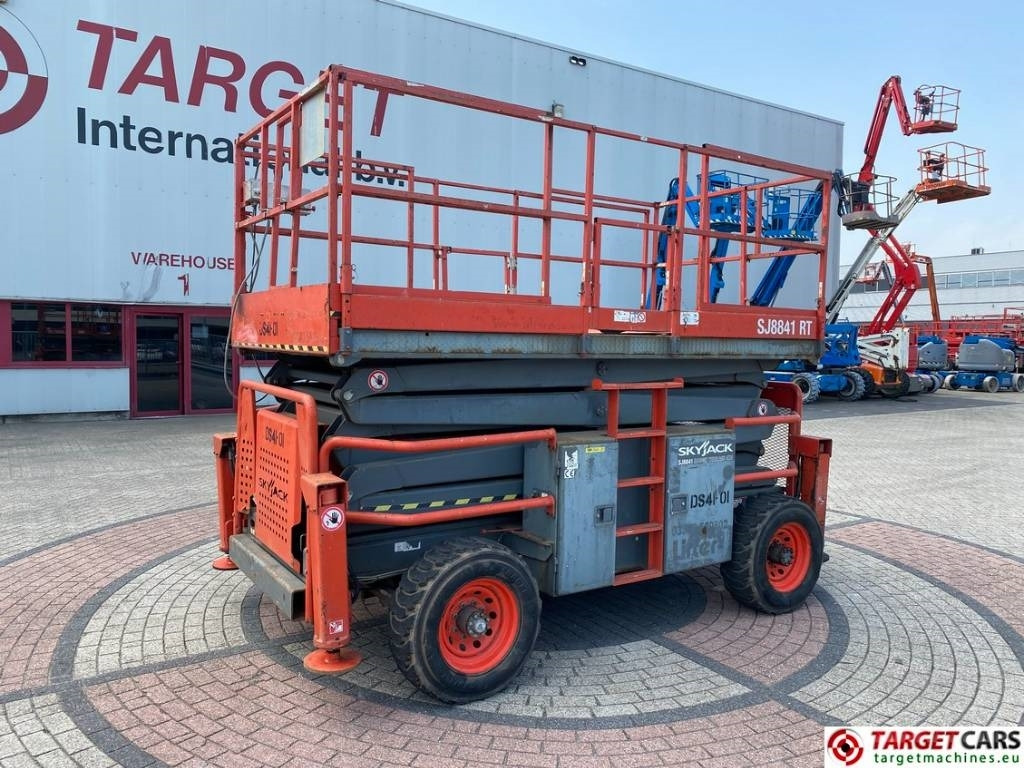SkyJack SJ8841 RT Diesel 4x4 Scissor Work Lift 1430cm - מעלית מספריים: תמונה 1 SkyJack SJ8841 RT Diesel 4x4 Scissor Work Lift 1430cm - מעלית מספריים: תמונה 1