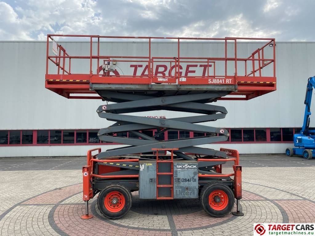 SkyJack SJ8841 RT Diesel 4x4 Scissor Work Lift 1430cm - מעלית מספריים: תמונה 5 SkyJack SJ8841 RT Diesel 4x4 Scissor Work Lift 1430cm - מעלית מספריים: תמונה 5