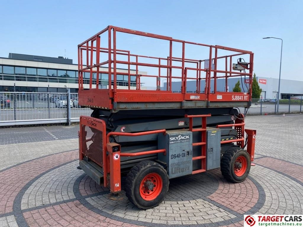 SkyJack SJ8841 RT Diesel 4x4 Scissor Work Lift 1430cm - מעלית מספריים: תמונה 3 SkyJack SJ8841 RT Diesel 4x4 Scissor Work Lift 1430cm - מעלית מספריים: תמונה 3