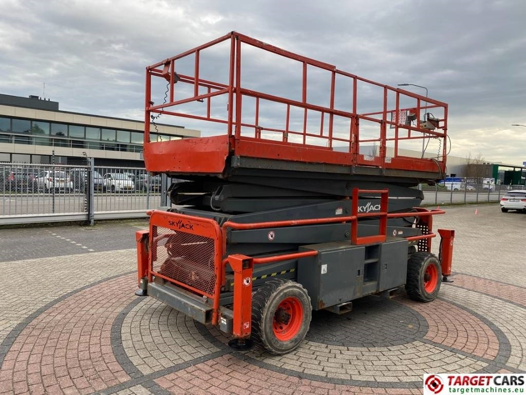 SkyJack SJ9250 RT Diesel 4x4 Scissor Work Lift 1720cm - מעלית מספריים: תמונה 3 SkyJack SJ9250 RT Diesel 4x4 Scissor Work Lift 1720cm - מעלית מספריים: תמונה 3