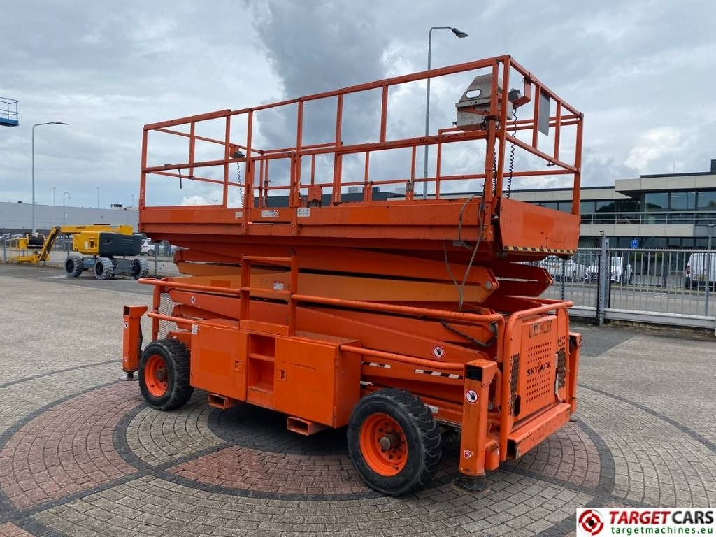 SkyJack SJ9250 RT Diesel 4x4 Scissor Work Lift 1720cm - מעלית מספריים: תמונה 2 SkyJack SJ9250 RT Diesel 4x4 Scissor Work Lift 1720cm - מעלית מספריים: תמונה 2