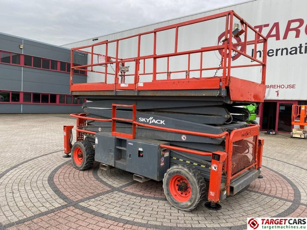 SkyJack SJ9250 RT Diesel 4x4 Scissor Work Lift 1720cm - מעלית מספריים: תמונה 4 SkyJack SJ9250 RT Diesel 4x4 Scissor Work Lift 1720cm - מעלית מספריים: תמונה 4