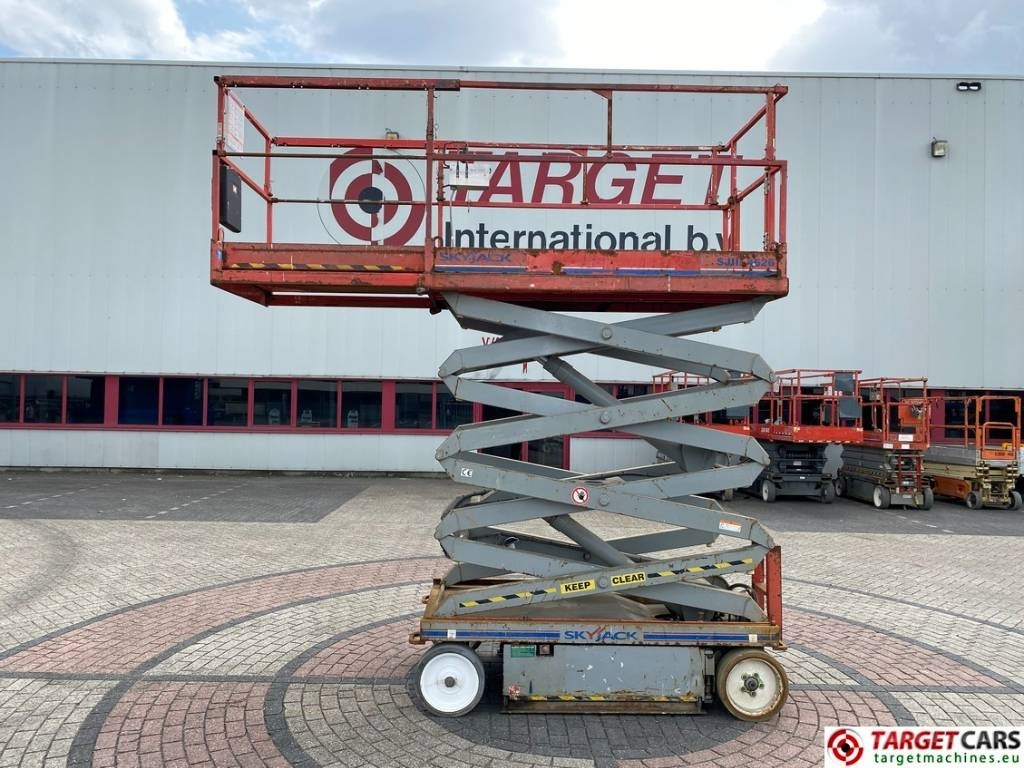 SkyJack SJIII-4626 Electric Scissor 4626 Work Lift 990cm - מעלית מספריים: תמונה 5 SkyJack SJIII-4626 Electric Scissor 4626 Work Lift 990cm - מעלית מספריים: תמונה 5