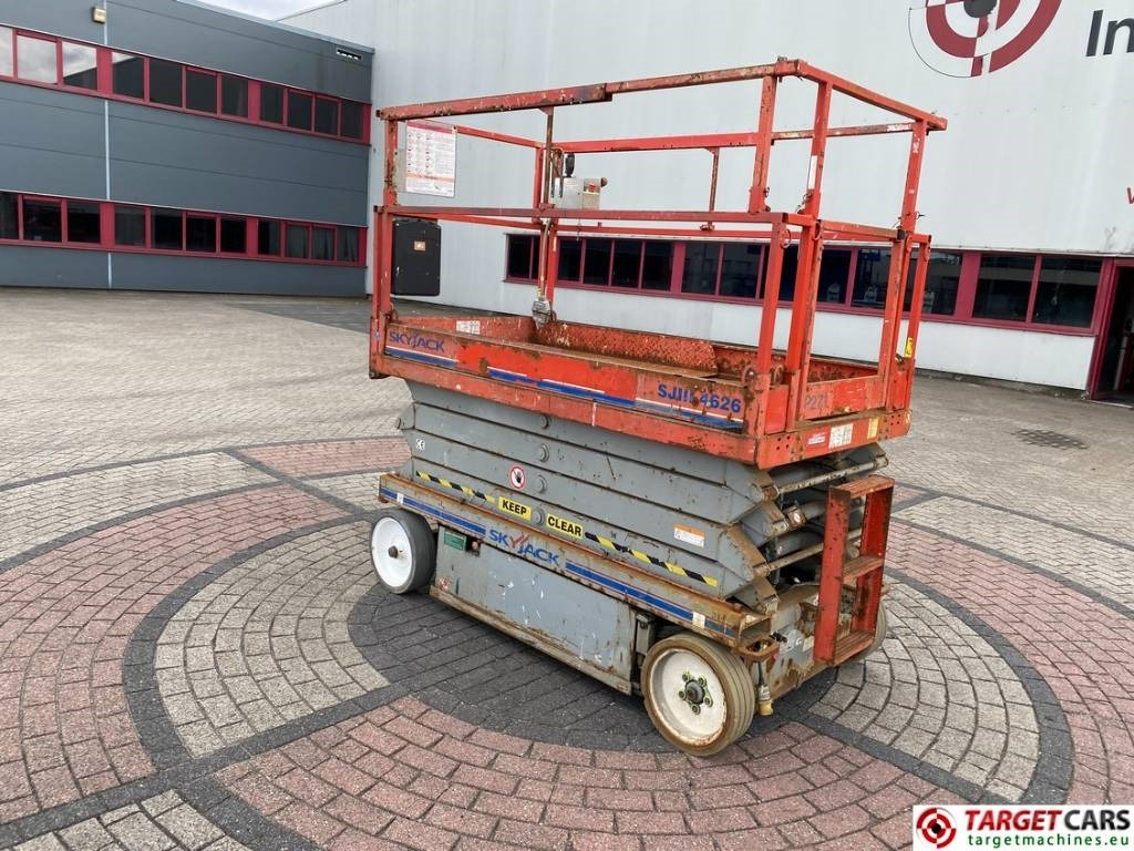 SkyJack SJIII-4626 Electric Scissor 4626 Work Lift 990cm - מעלית מספריים: תמונה 4 SkyJack SJIII-4626 Electric Scissor 4626 Work Lift 990cm - מעלית מספריים: תמונה 4