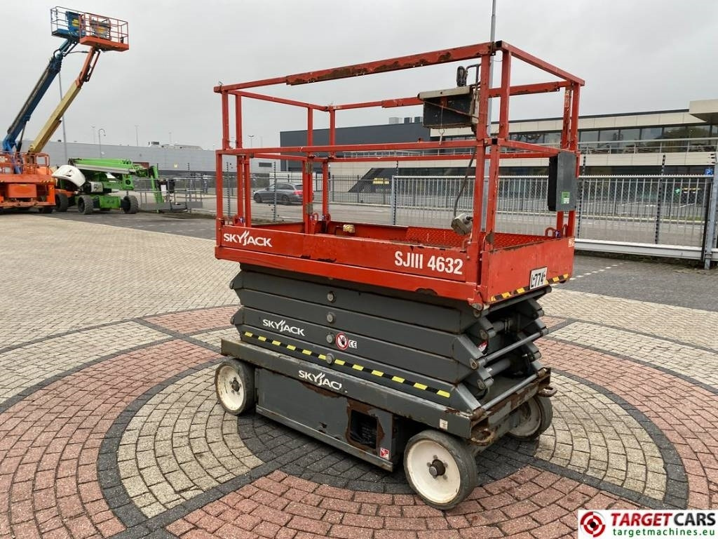 SkyJack SJIII-4632 Electric 4632 Scissor Work Lift 1170cm - מעלית מספריים: תמונה 2 SkyJack SJIII-4632 Electric 4632 Scissor Work Lift 1170cm - מעלית מספריים: תמונה 2