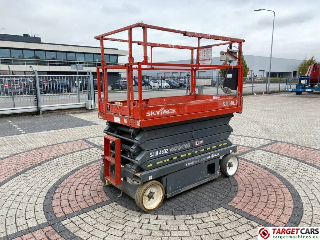 SkyJack SJIII-4632 Electric 4632 Scissor Work Lift 1170cm - מעלית מספריים: תמונה 3 SkyJack SJIII-4632 Electric 4632 Scissor Work Lift 1170cm - מעלית מספריים: תמונה 3