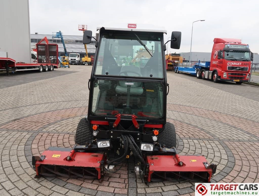 Toro LT3340 3-Gang Hydro 4WD Cylinder Reel Mower - מכסחת גינה: תמונה 4 Toro LT3340 3-Gang Hydro 4WD Cylinder Reel Mower - מכסחת גינה: תמונה 4
