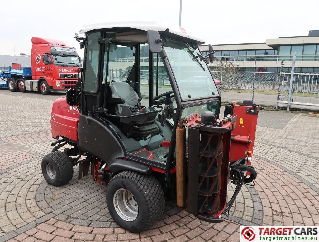 Toro LT3340 3-Gang Hydro 4WD Cylinder Reel Mower - מכסחת גינה: תמונה 5 Toro LT3340 3-Gang Hydro 4WD Cylinder Reel Mower - מכסחת גינה: תמונה 5