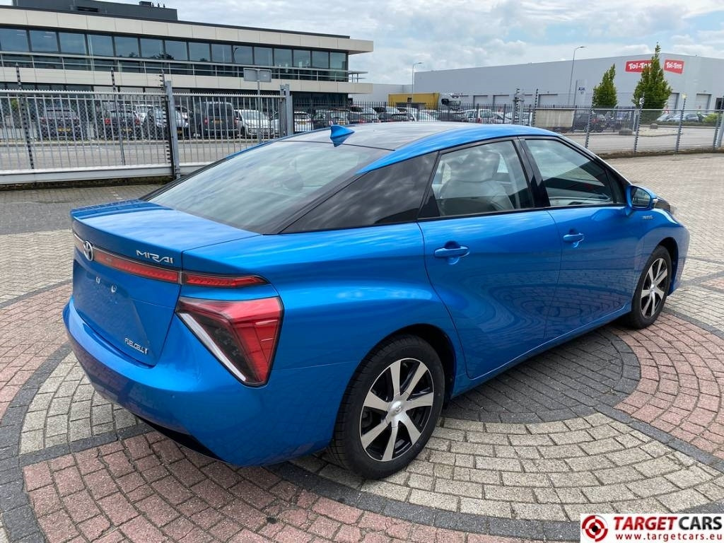 Toyota Mirai FCV HydroGen FuelCell - סדאן: תמונה 4 Toyota Mirai FCV HydroGen FuelCell - סדאן: תמונה 4