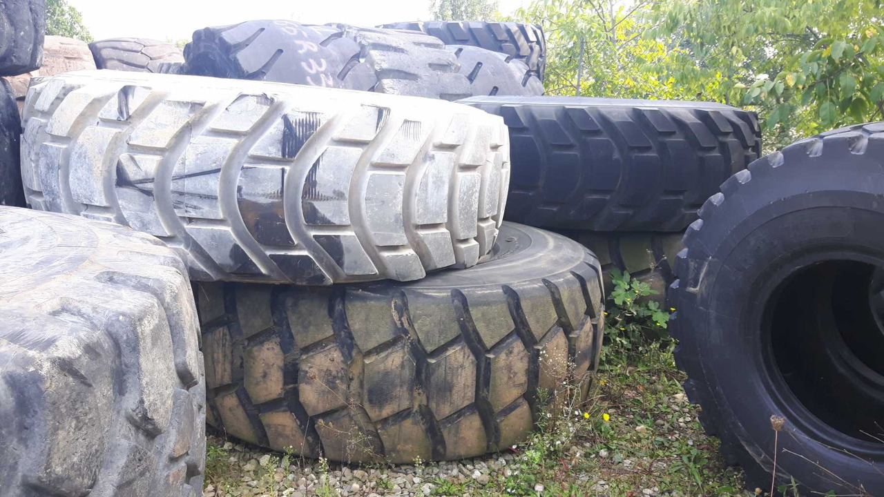 BRIDGESTONE 29/5R35 Pneumatici 29.5R35 in buone condizioni - צמיג עבור מכונת בנייה: תמונה 1 BRIDGESTONE 29/5R35 Pneumatici 29.5R35 in buone condizioni - צמיג עבור מכונת בנייה: תמונה 1