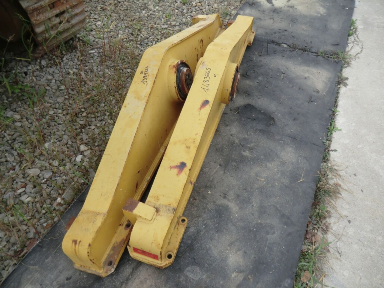 Caterpillar 735 Braccetto sinistro di collegamento assale centrale e posteriore. (ARM AS LH) - סרן וחלקים עבור מכונת בנייה: תמונה 2 Caterpillar 735 Braccetto sinistro di collegamento assale centrale e posteriore. (ARM AS LH) - סרן וחלקים עבור מכונת בנייה: תמונה 2
