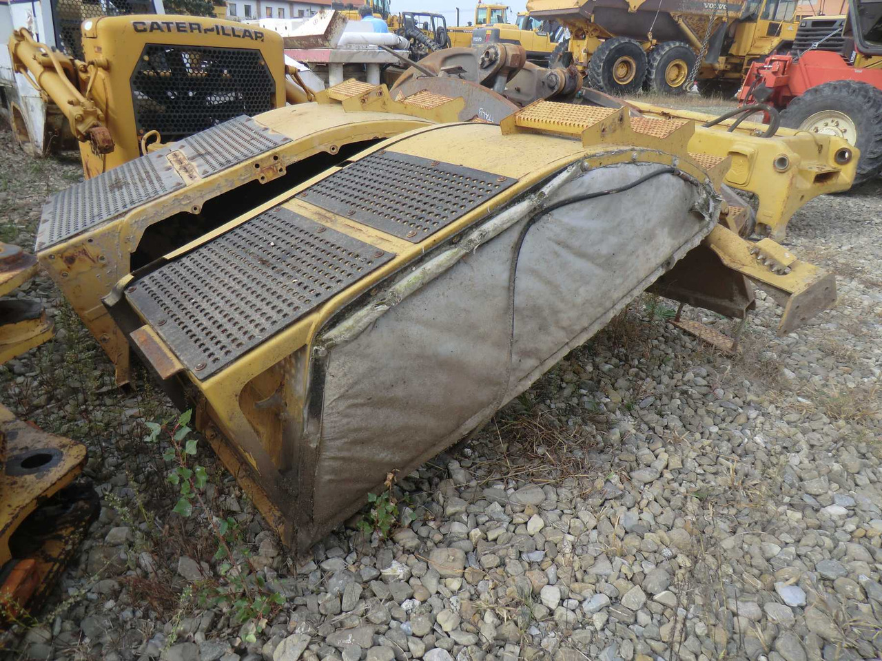 Caterpillar 735 Parafango anteriore destro e sinistro. - כנפון עבור מכונת בנייה: תמונה 3 Caterpillar 735 Parafango anteriore destro e sinistro. - כנפון עבור מכונת בנייה: תמונה 3