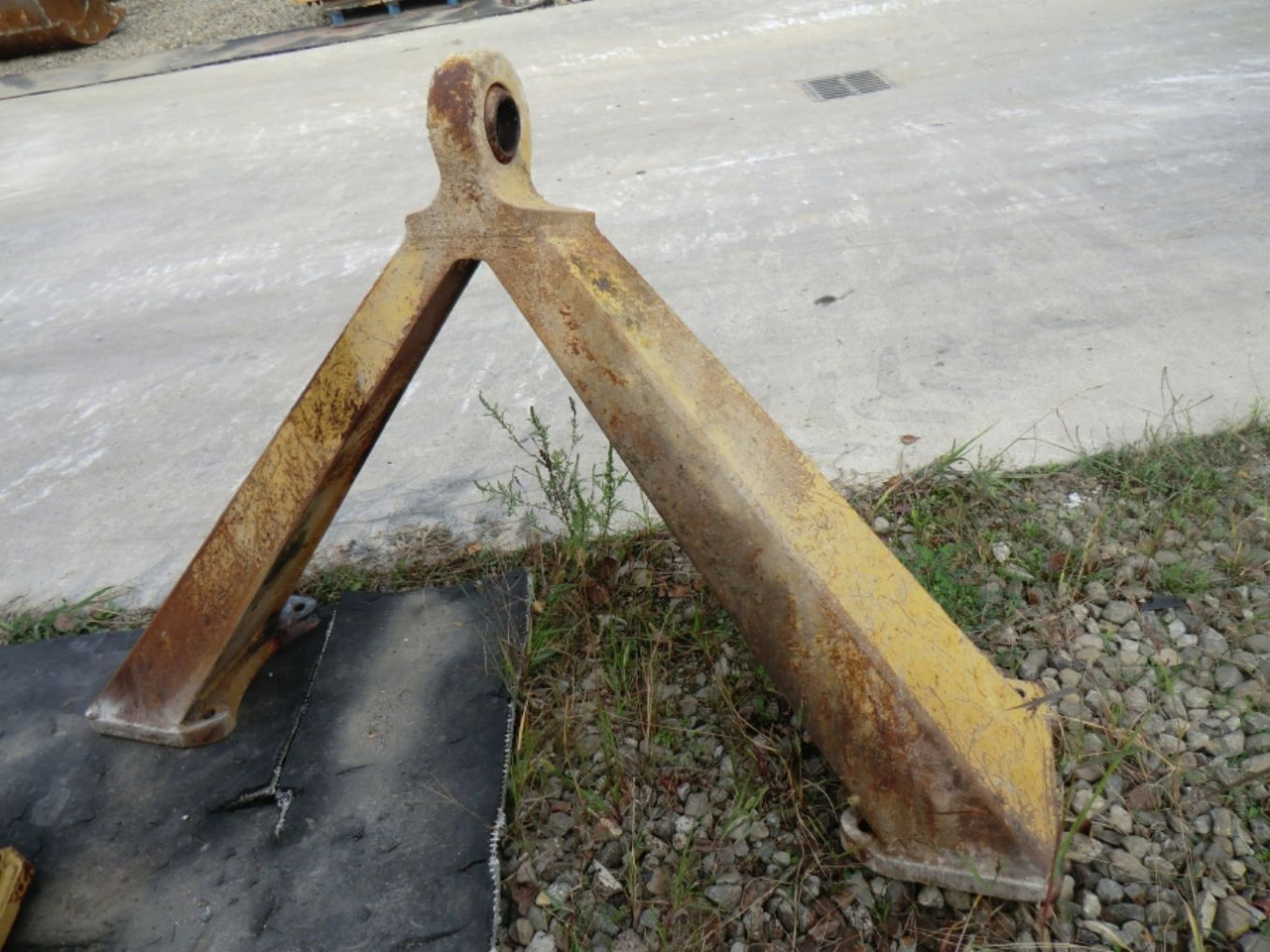 Caterpillar 735 Supporto telaio assale posteriore - סרן וחלקים עבור מכונת בנייה: תמונה 2 Caterpillar 735 Supporto telaio assale posteriore - סרן וחלקים עבור מכונת בנייה: תמונה 2